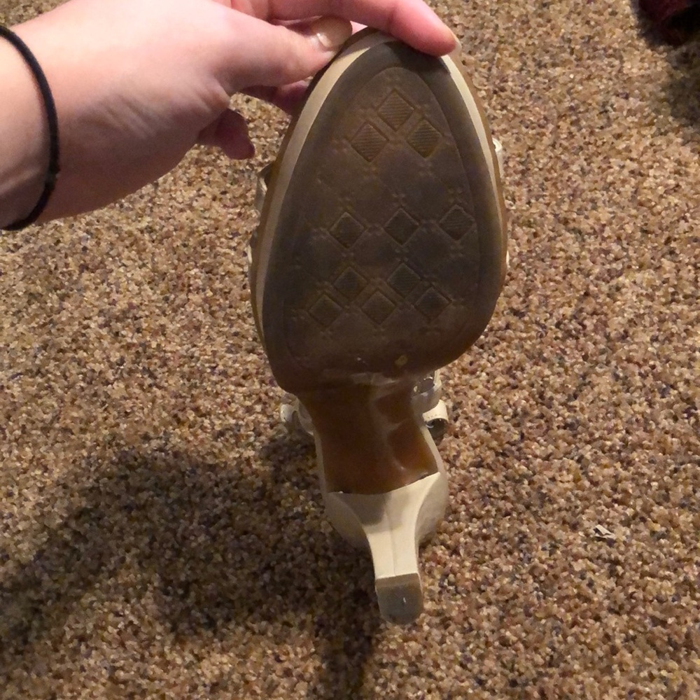 Tan Heels - Picture 4 of 5